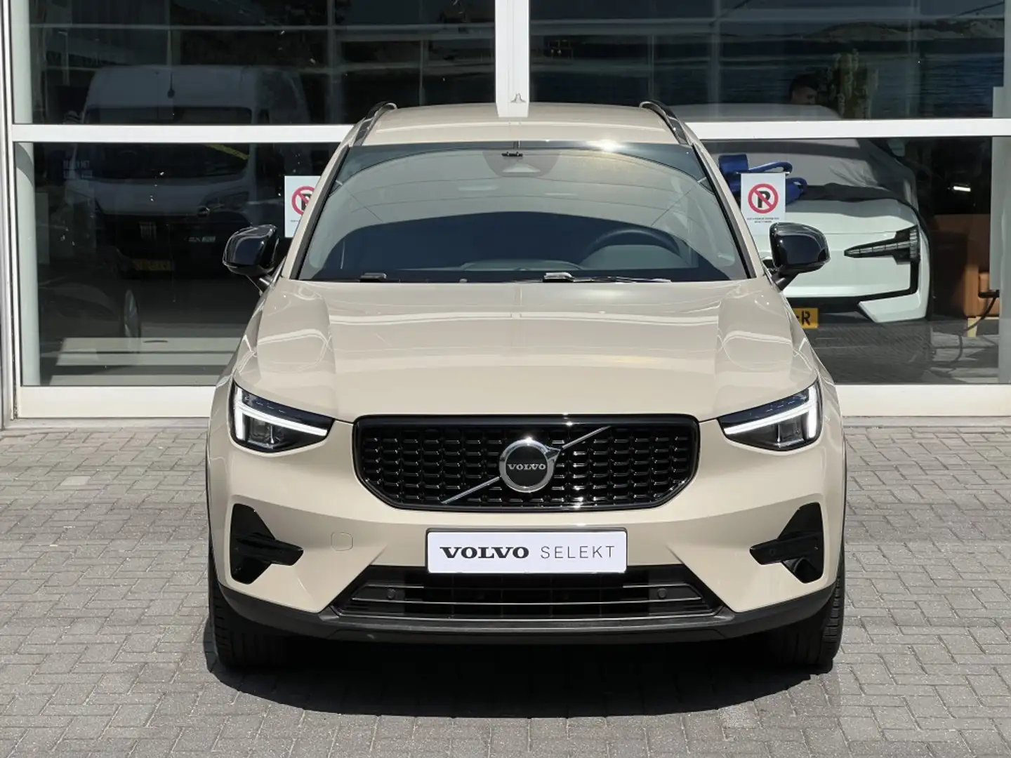 Volvo XC40 B4 197PK Plus Dark| Adap.Cruise| Trekhaak|Camera| Braun - 2