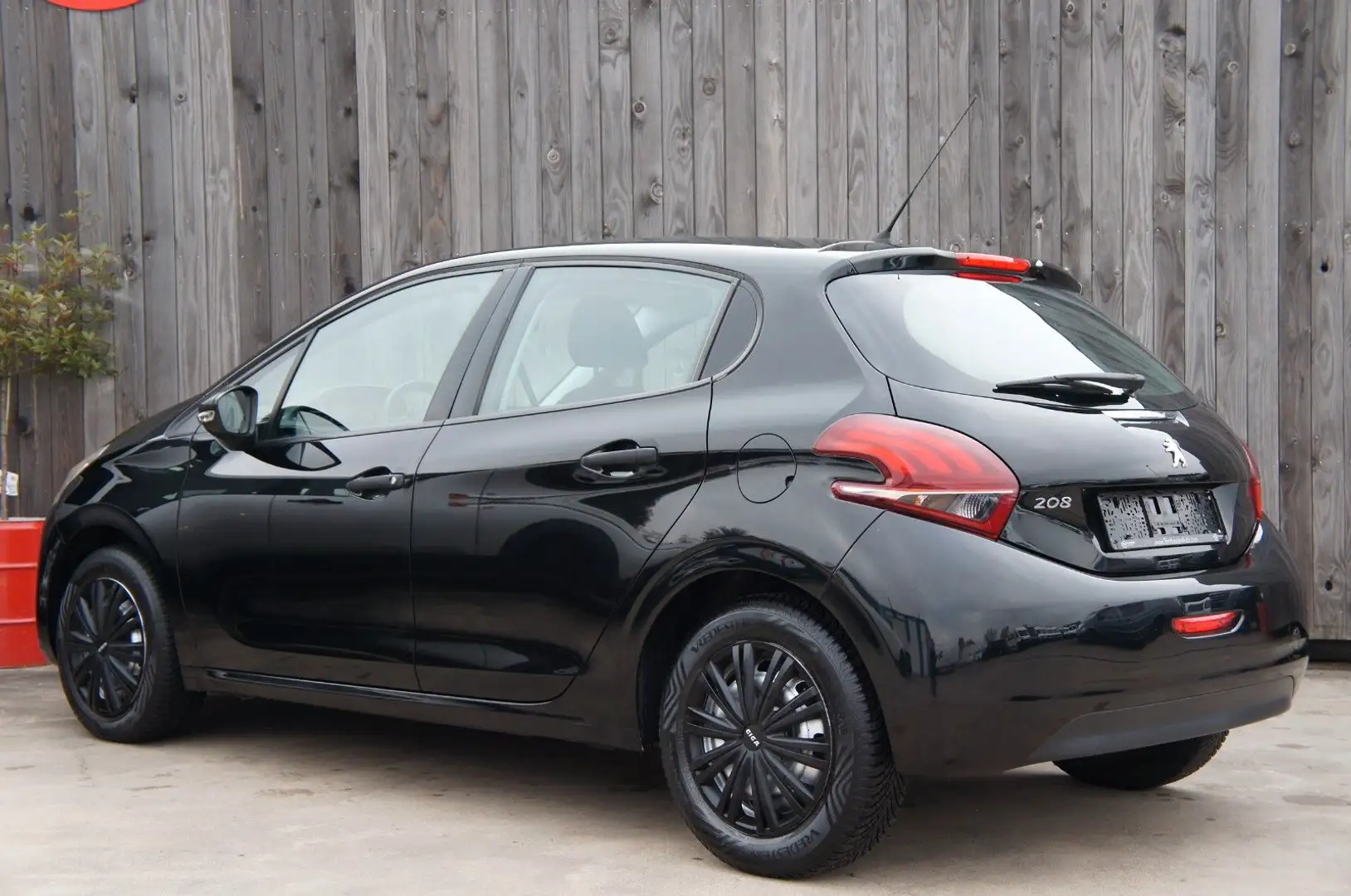 Peugeot 208 1.0 Access PureTech Klima Tempom. 50KW Euro6 Schwarz - 2