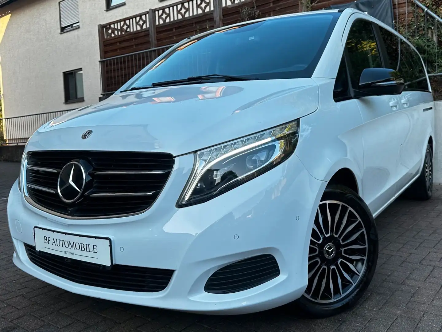 Mercedes-Benz V 220 V220d LANG 4M Avantgarde Ed. Distr+*Night*360° Blanco - 1