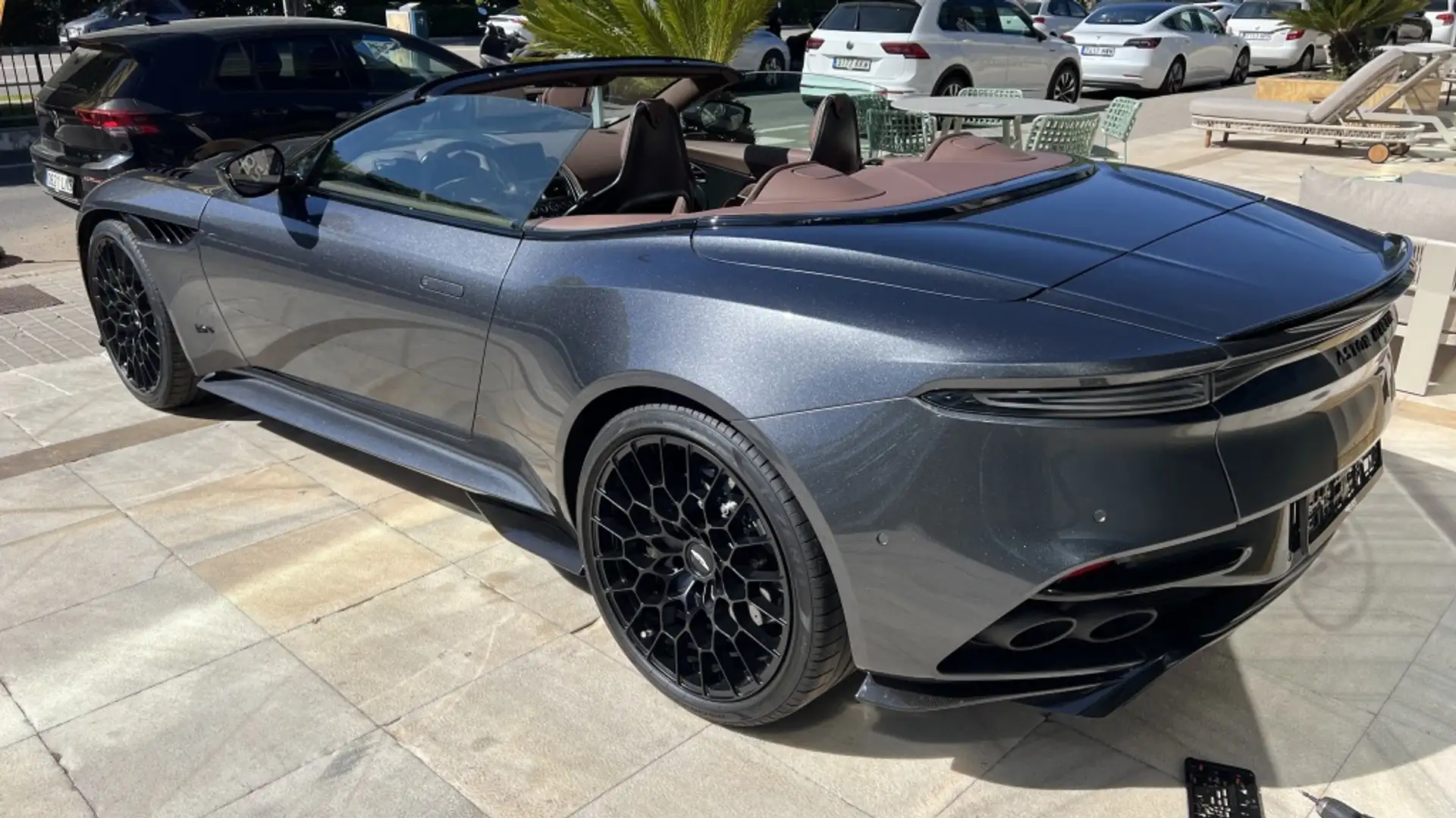 Aston Martin DBS 770 Ultimate Gris - 2