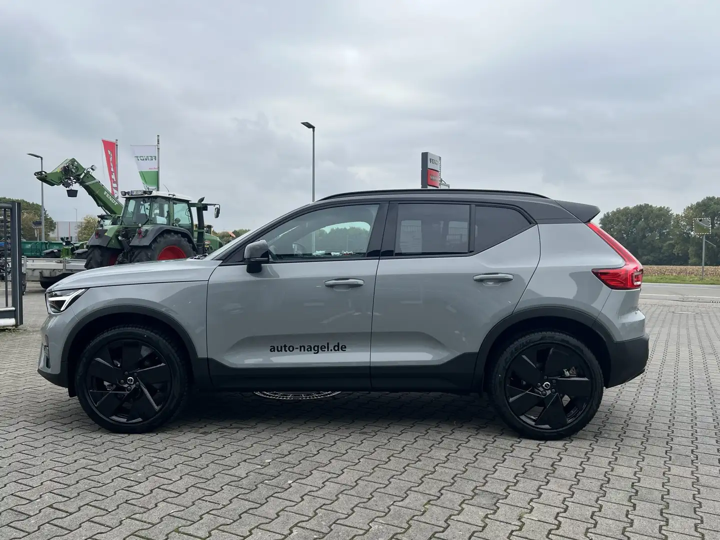 Volvo XC40 XC40 B3 Plus Black Edition |20"|HK|el.SITZ|LED| Grau - 2