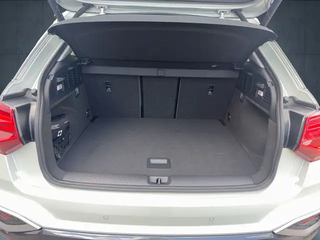 Audi Q2 view 13