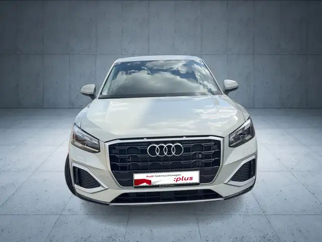 Audi Q2 view 8