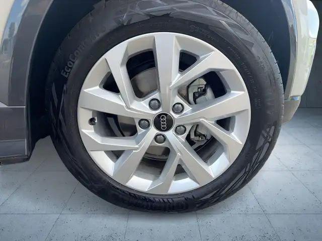 Audi Q2 view 7