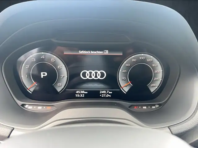 Audi Q2 view 10