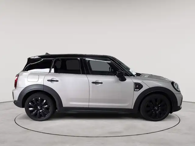 MINI Countryman view 3