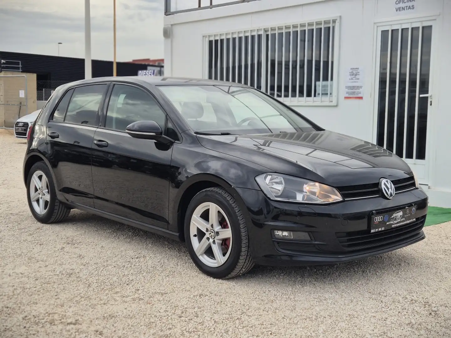 Volkswagen Golf Pequeño Manual de 5 Puertas Negro - 2