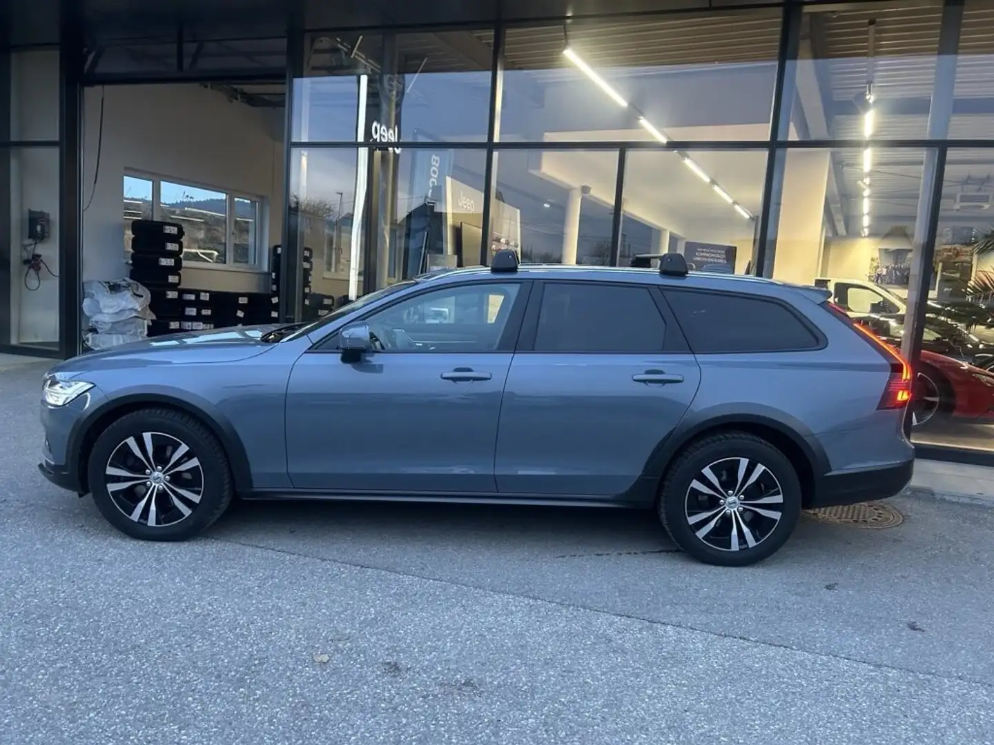 Volvo V90 Cross Country Ultimate B5 AWD Geartronic Grau - 2