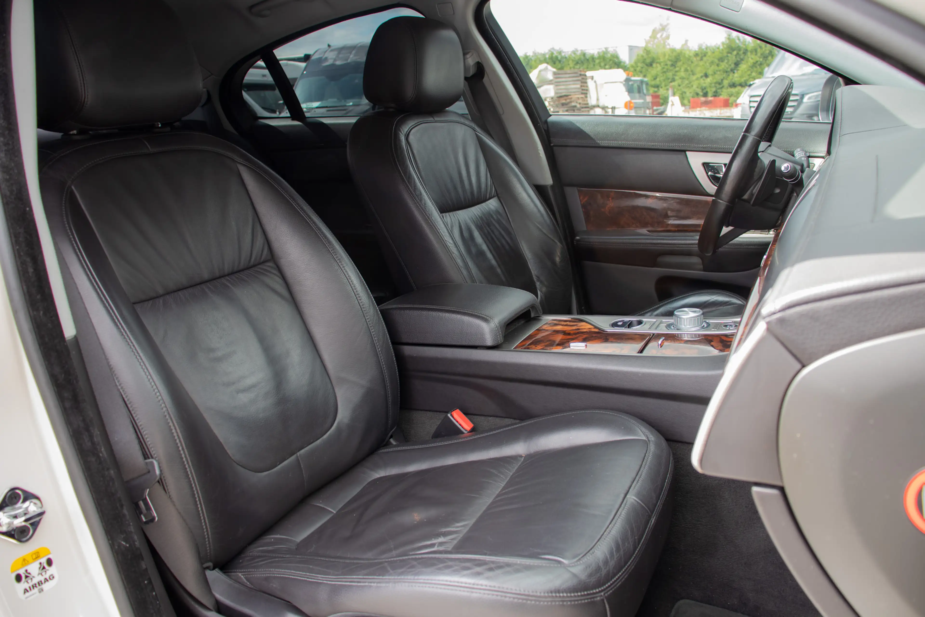Jaguar XF 2.7 V6 aut. / CAMERA / STUURWIELVERWARMING / LEDER / XENON / LICHT EN REGENSENSOR / 20” ! — photo 15