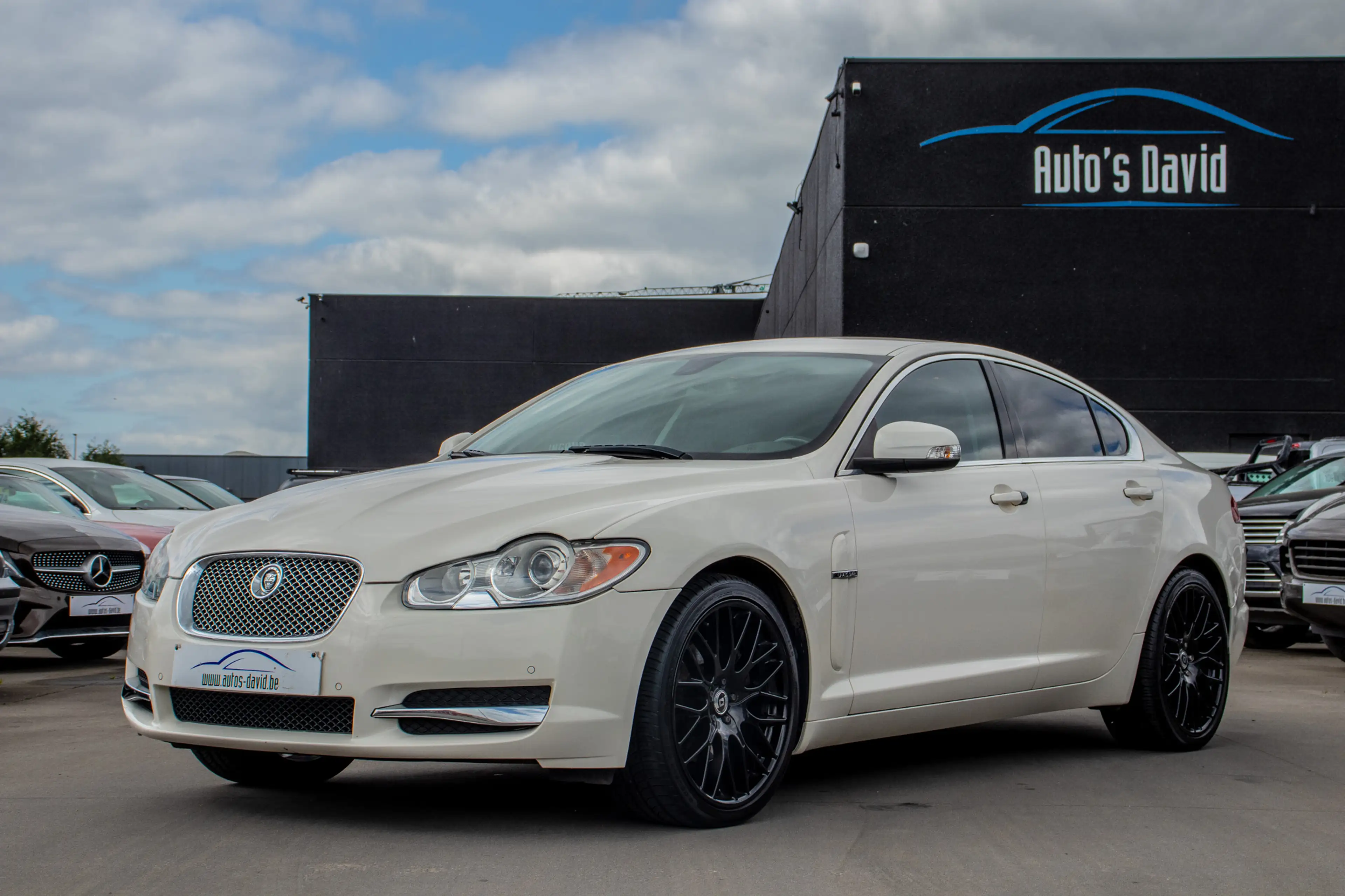 Jaguar XF 2.7 V6 aut. / CAMERA / STUURWIELVERWARMING / LEDER / XENON / LICHT EN REGENSENSOR / 20” ! — photo 4