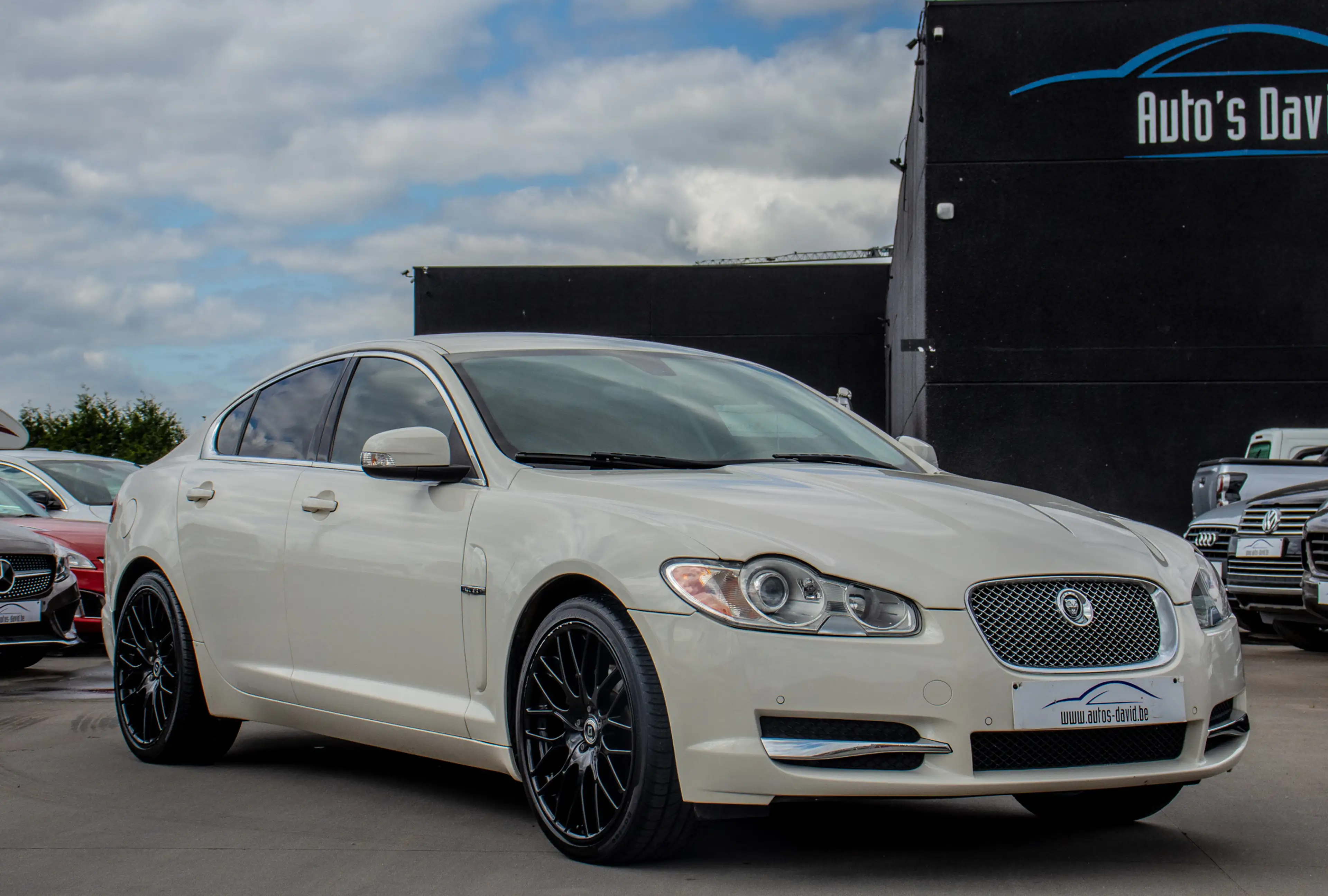 Jaguar XF 2.7 V6 aut. / CAMERA / STUURWIELVERWARMING / LEDER / XENON / LICHT EN REGENSENSOR / 20” ! — photo 6