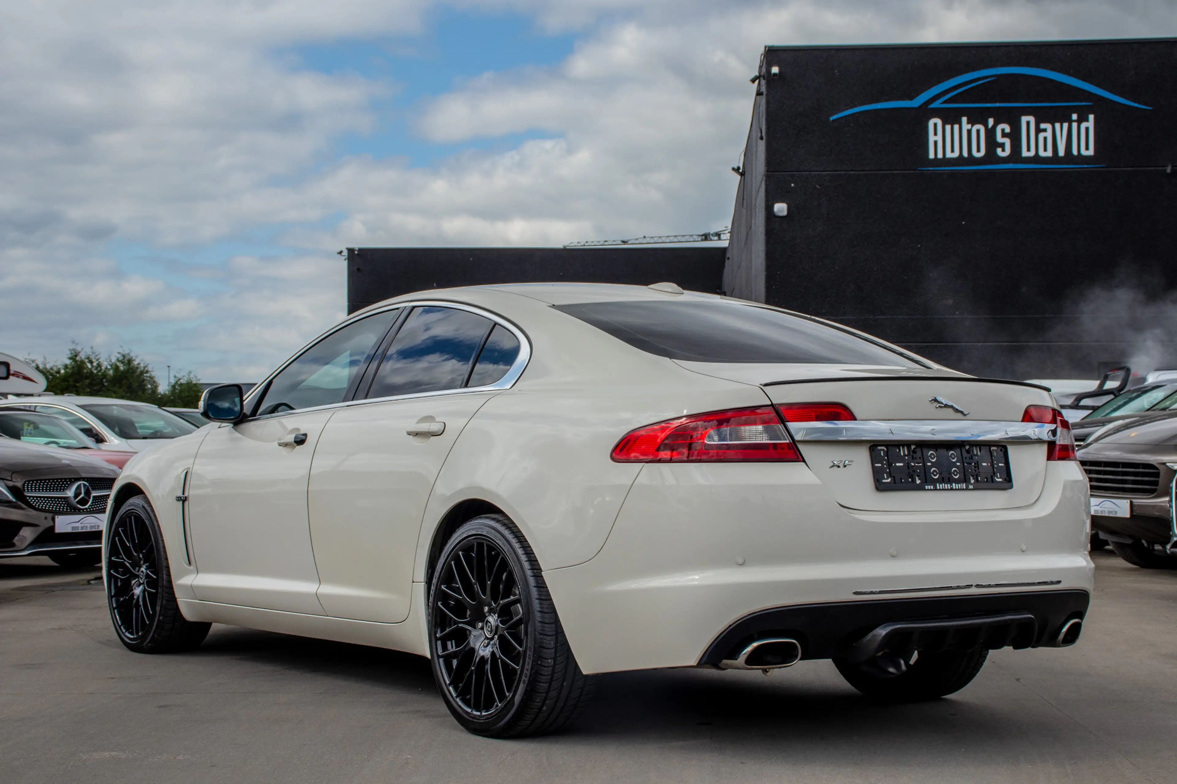 Jaguar XF 2.7 V6 aut. / CAMERA / STUURWIELVERWARMING / LEDER / XENON / LICHT EN REGENSENSOR / 20” ! — photo 10