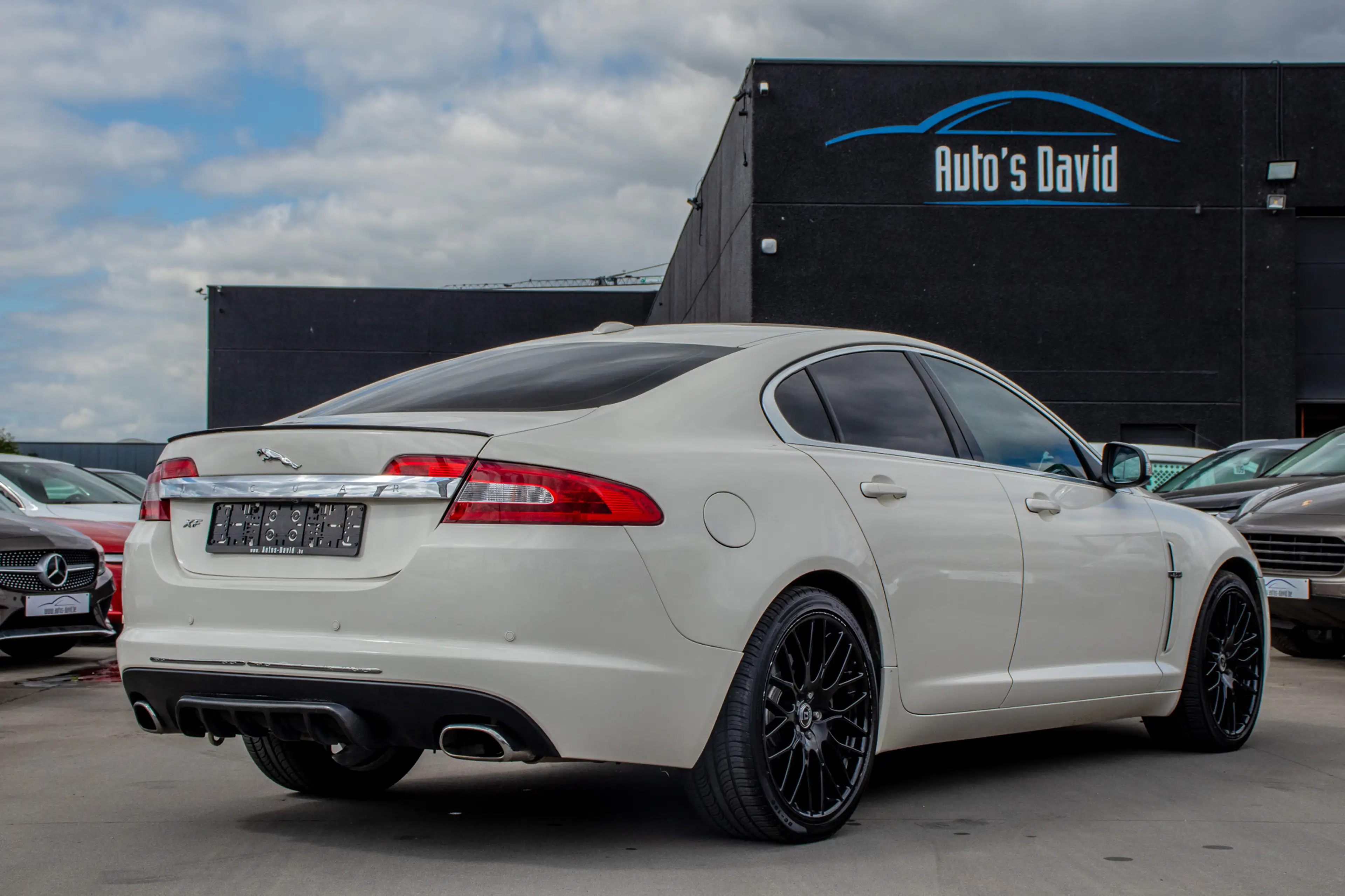 Jaguar XF 2.7 V6 aut. / CAMERA / STUURWIELVERWARMING / LEDER / XENON / LICHT EN REGENSENSOR / 20” ! — photo 8