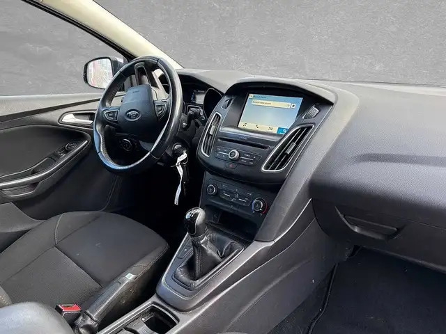 Ford Focus view 4