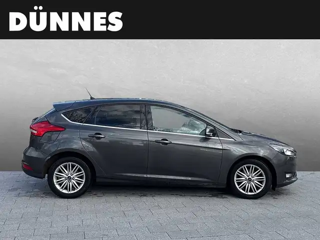Ford Focus view 6