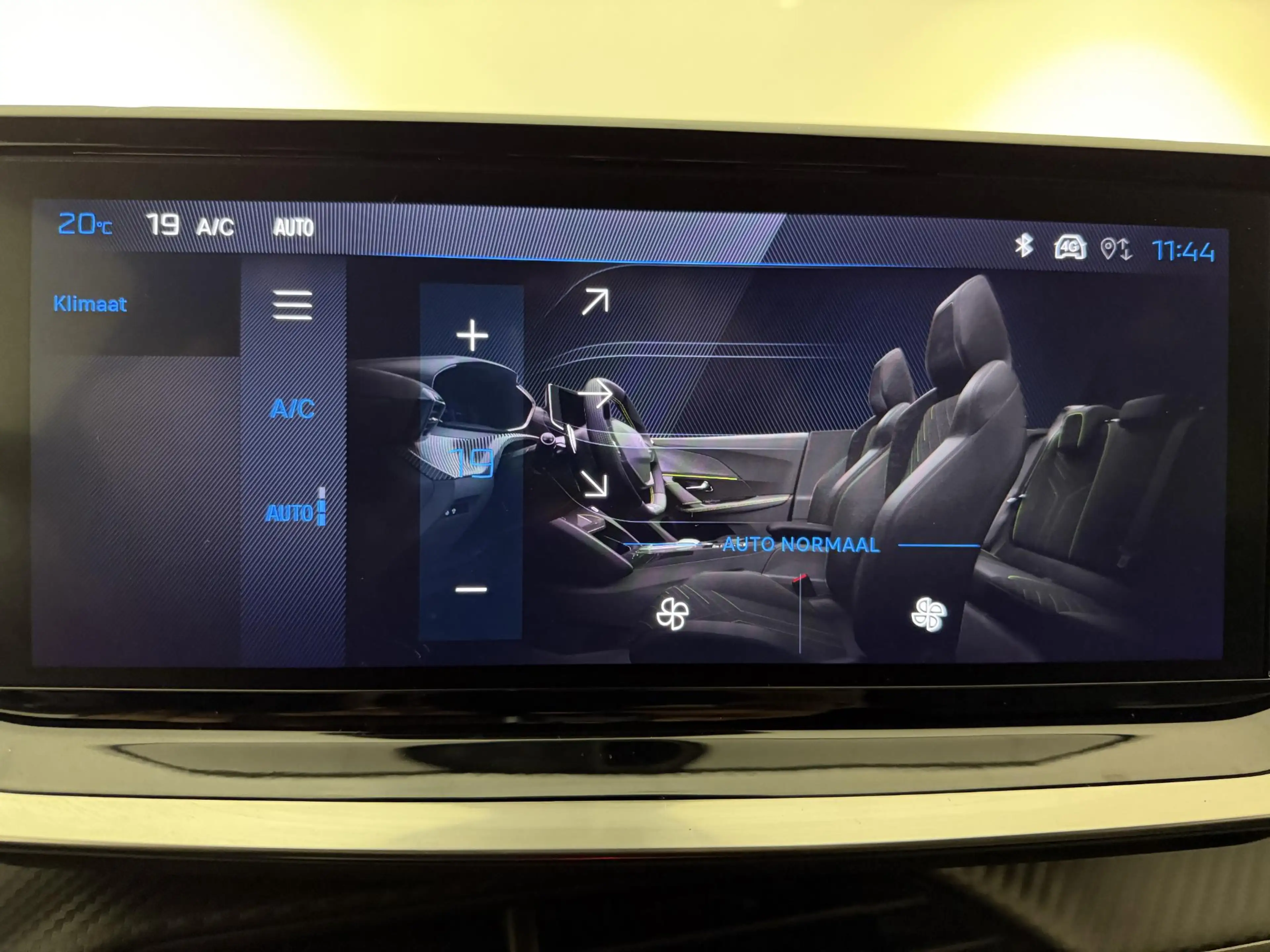 Peugeot 2008 1.2 Hybrid 145 Allure | 360 Camera | Dodehoek Herk — photo 12
