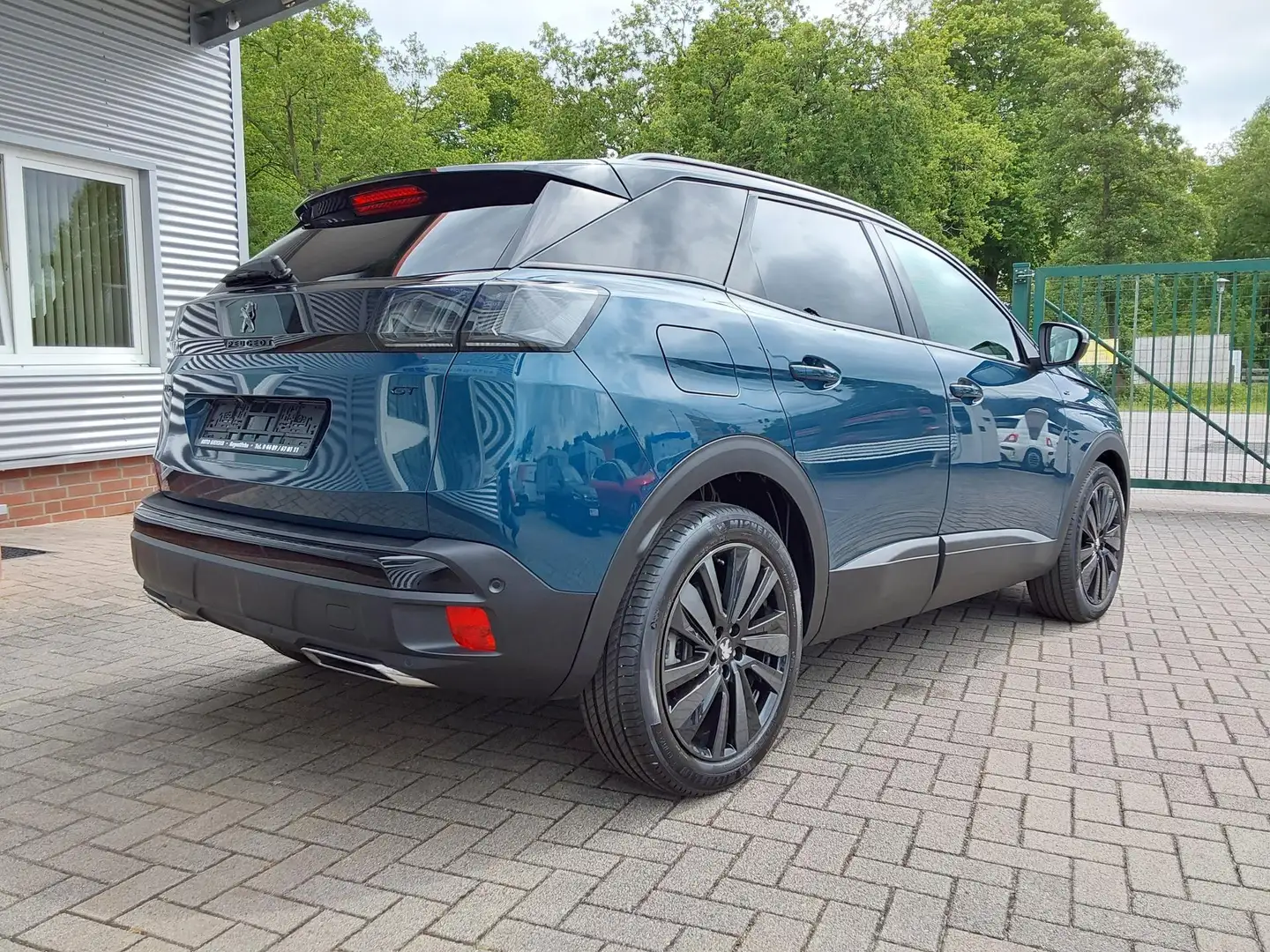 Peugeot 3008 1.2 PureTech 130 GT APP/LED/SHZ/PDC/KAM/NAV 96 ... Blau - 2
