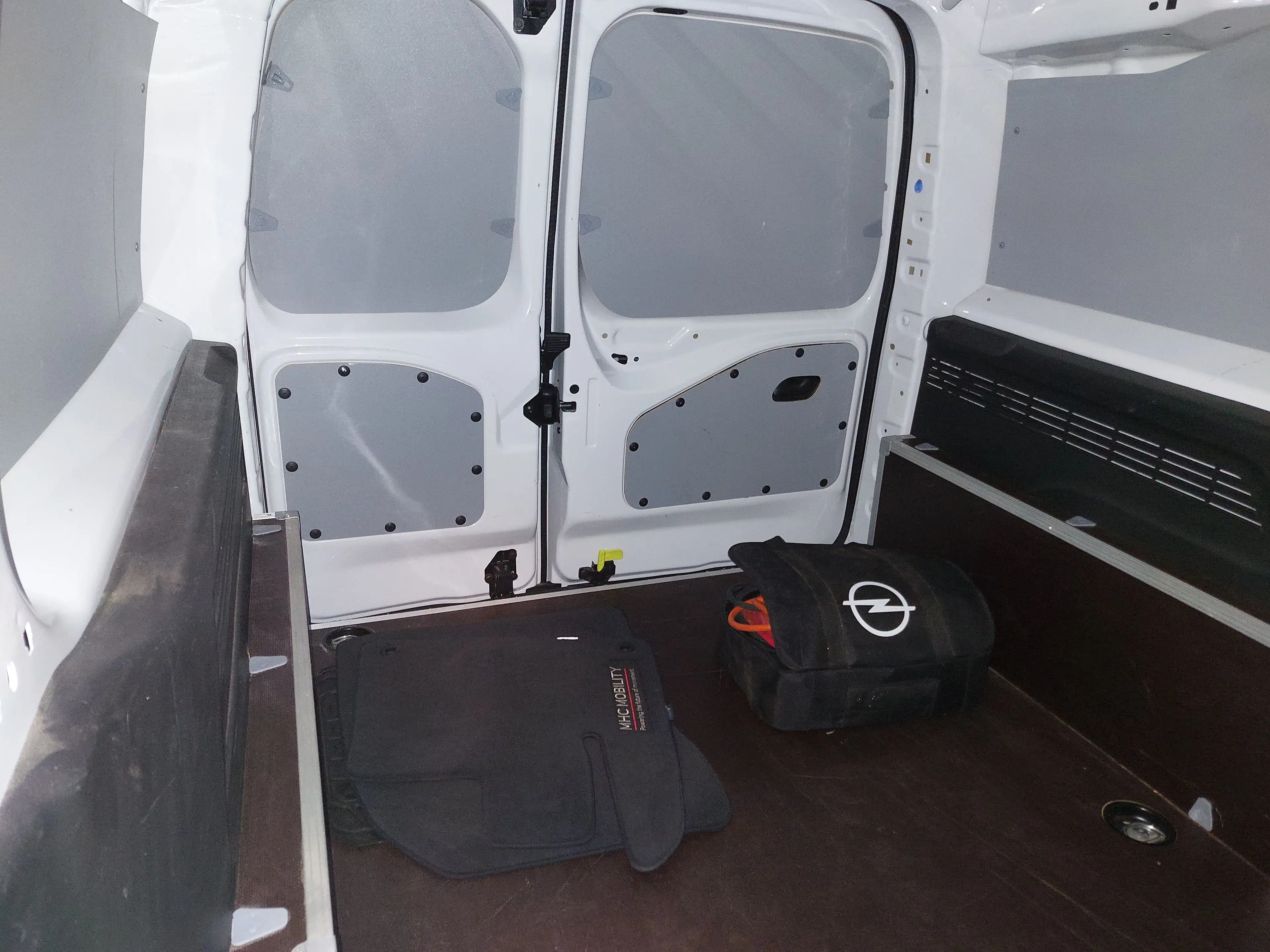 Opel Combo-e Cargo Carplay PDC BT — photo 12