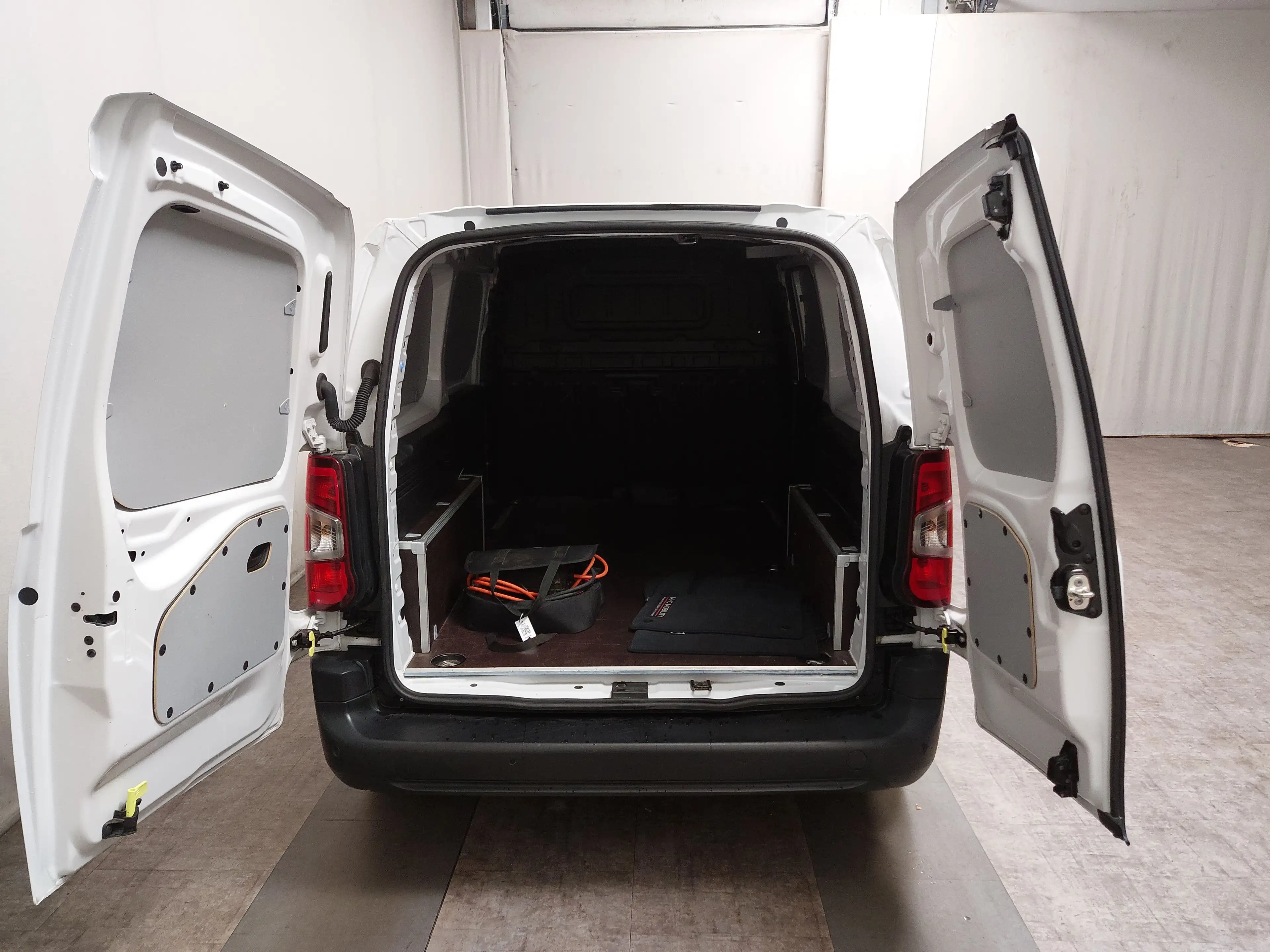 Opel Combo-e Cargo Carplay PDC BT — photo 14