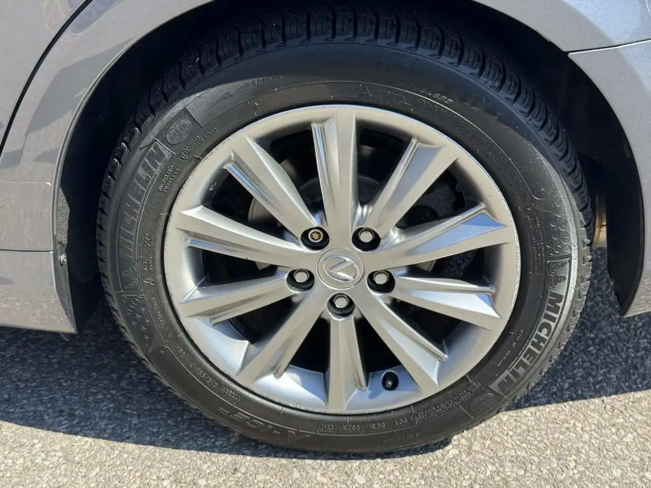 Lexus ES снимка Lexus ES