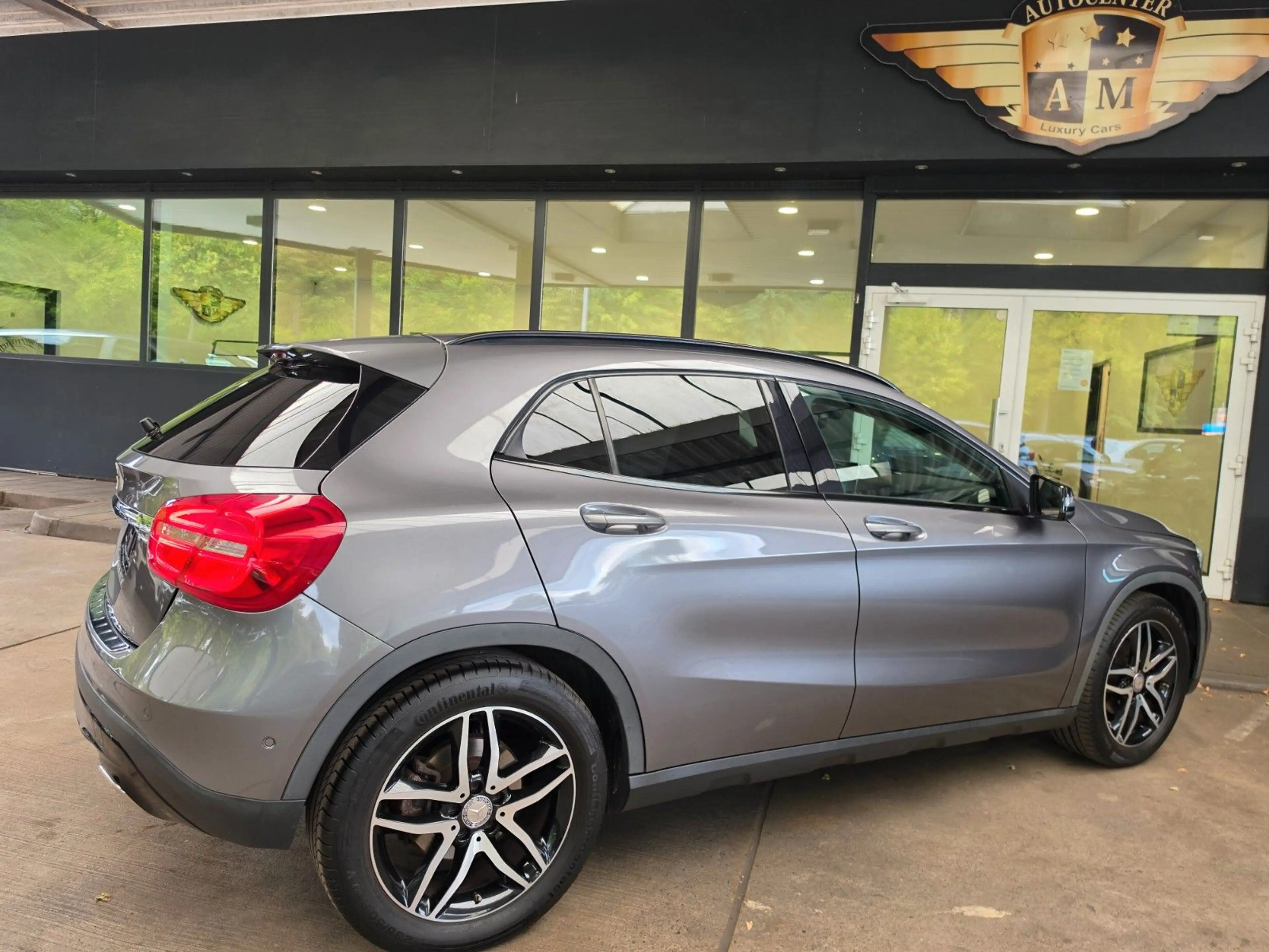 Mercedes-Benz GLA 180 Urban Night/Metallic/Navi/PARK/LM-18" — photo 10