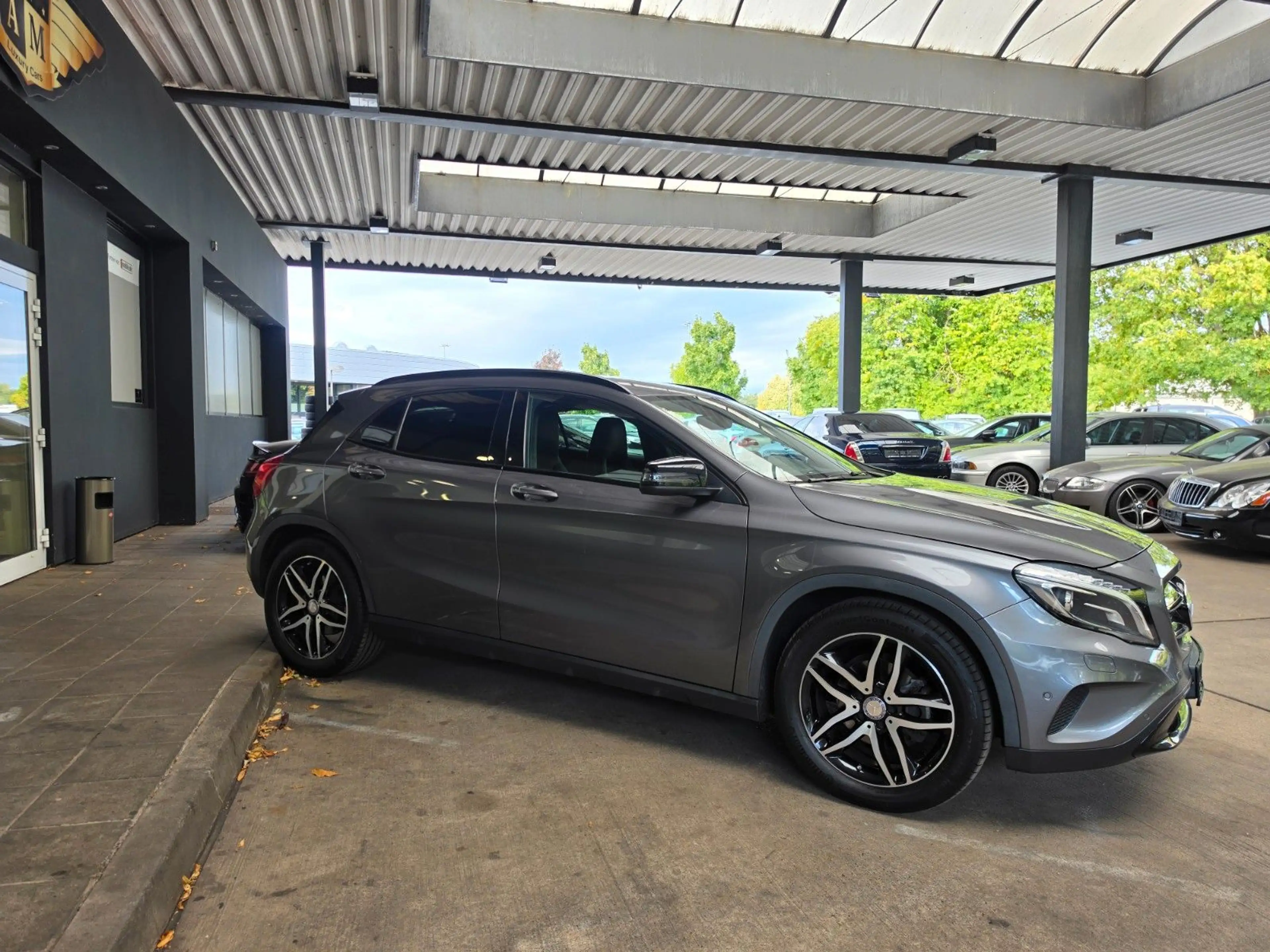 Mercedes-Benz GLA 180 Urban Night/Metallic/Navi/PARK/LM-18" — photo 8