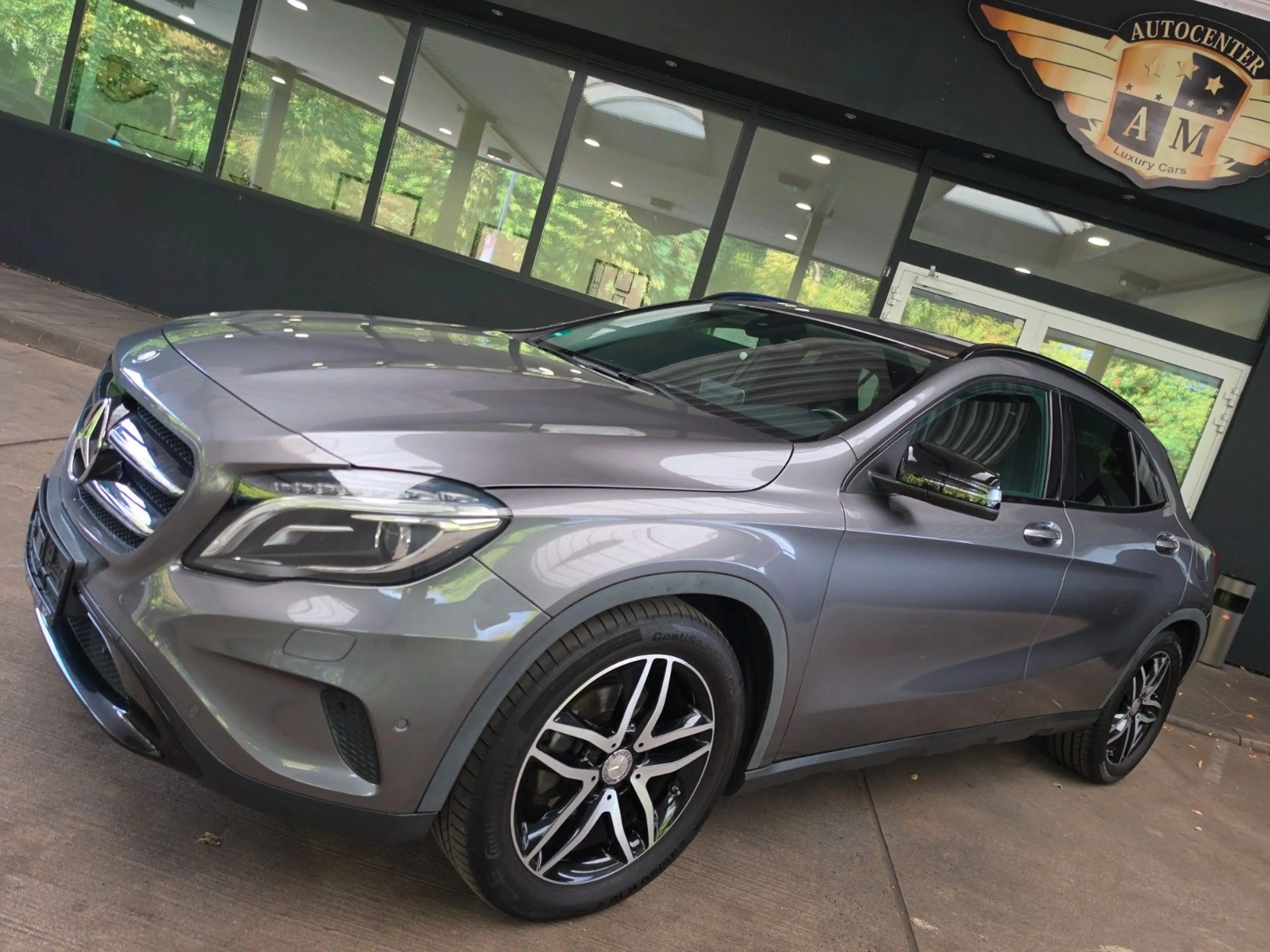 Mercedes-Benz GLA 180 Urban Night/Metallic/Navi/PARK/LM-18" — photo 4