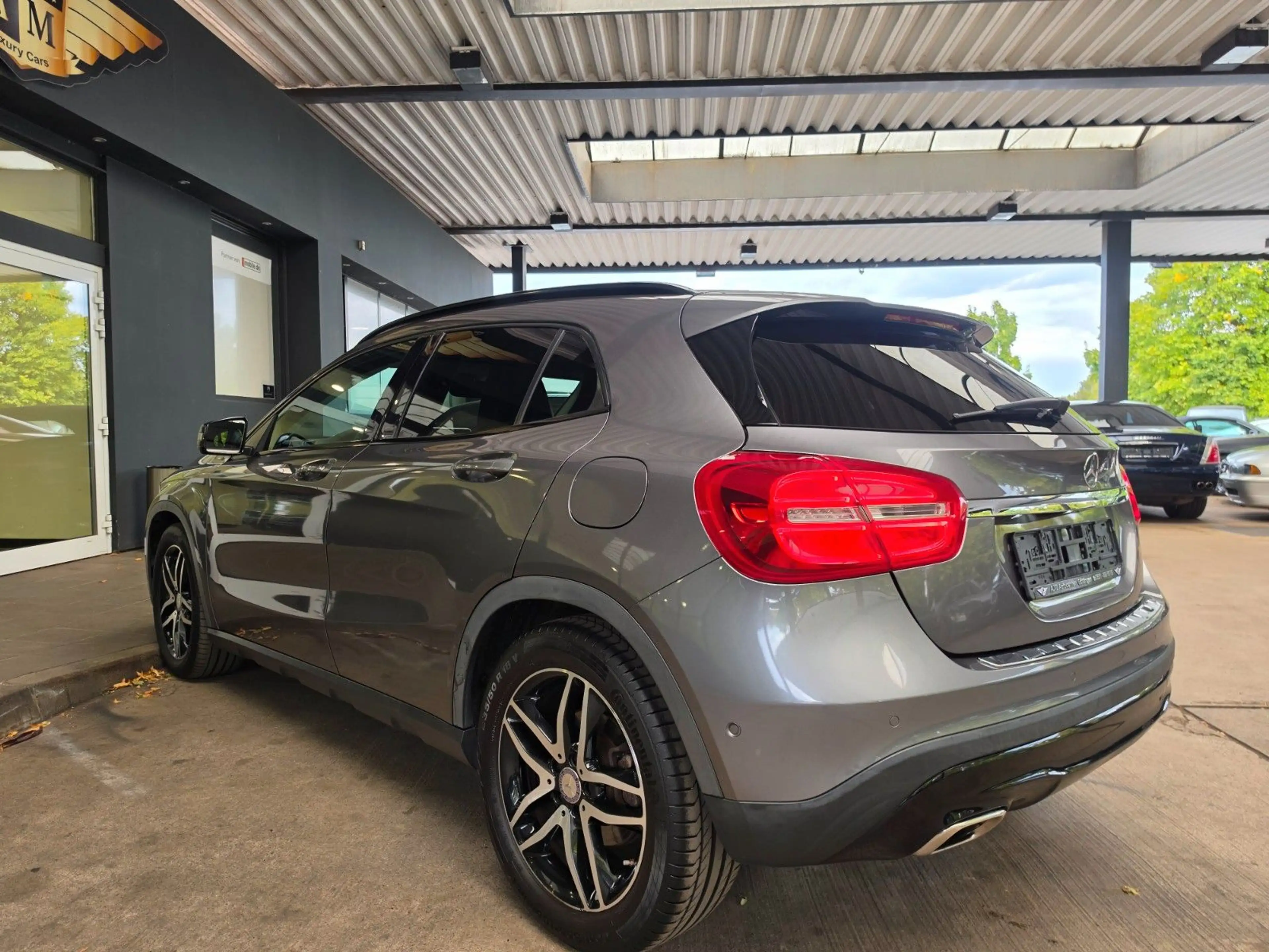 Mercedes-Benz GLA 180 Urban Night/Metallic/Navi/PARK/LM-18" — photo 15