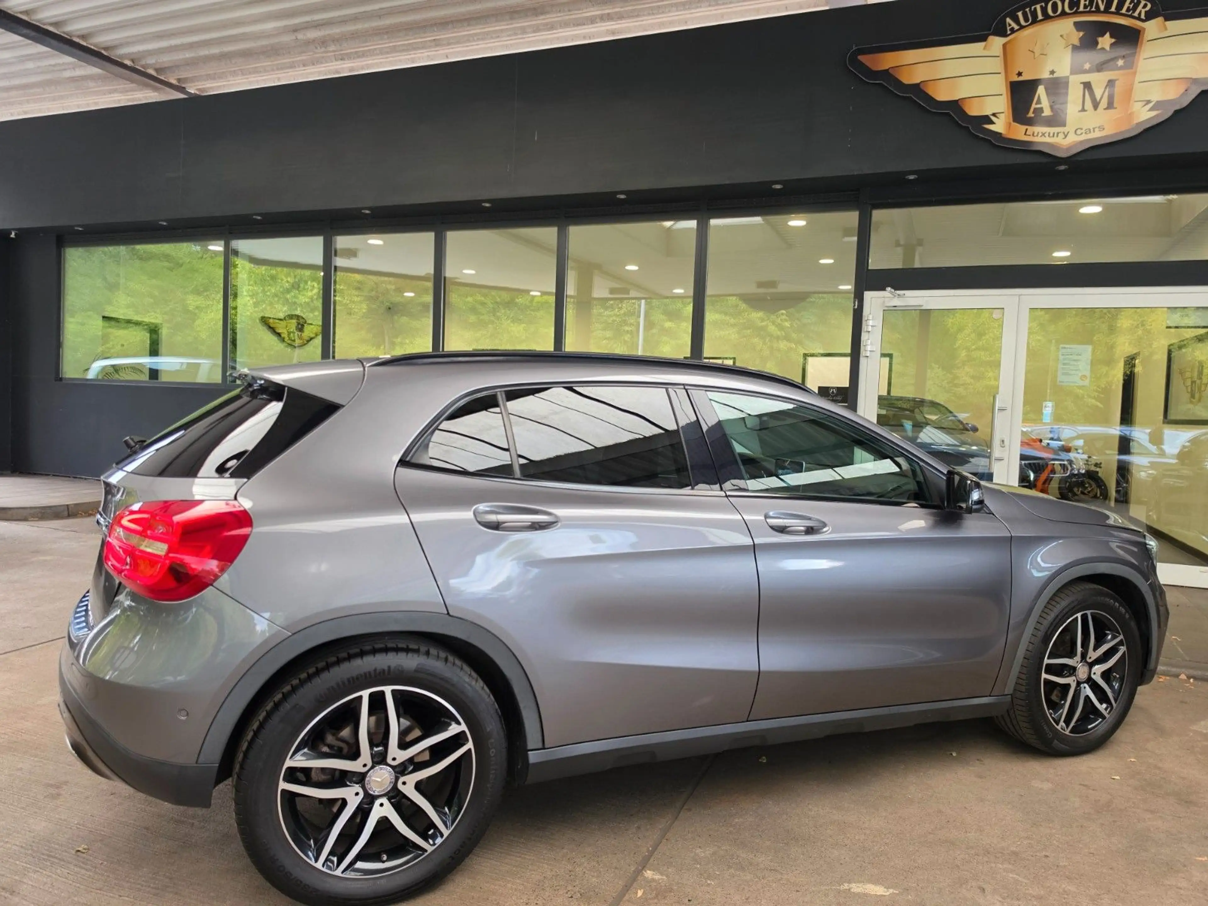 Mercedes-Benz GLA 180 Urban Night/Metallic/Navi/PARK/LM-18" — photo 11