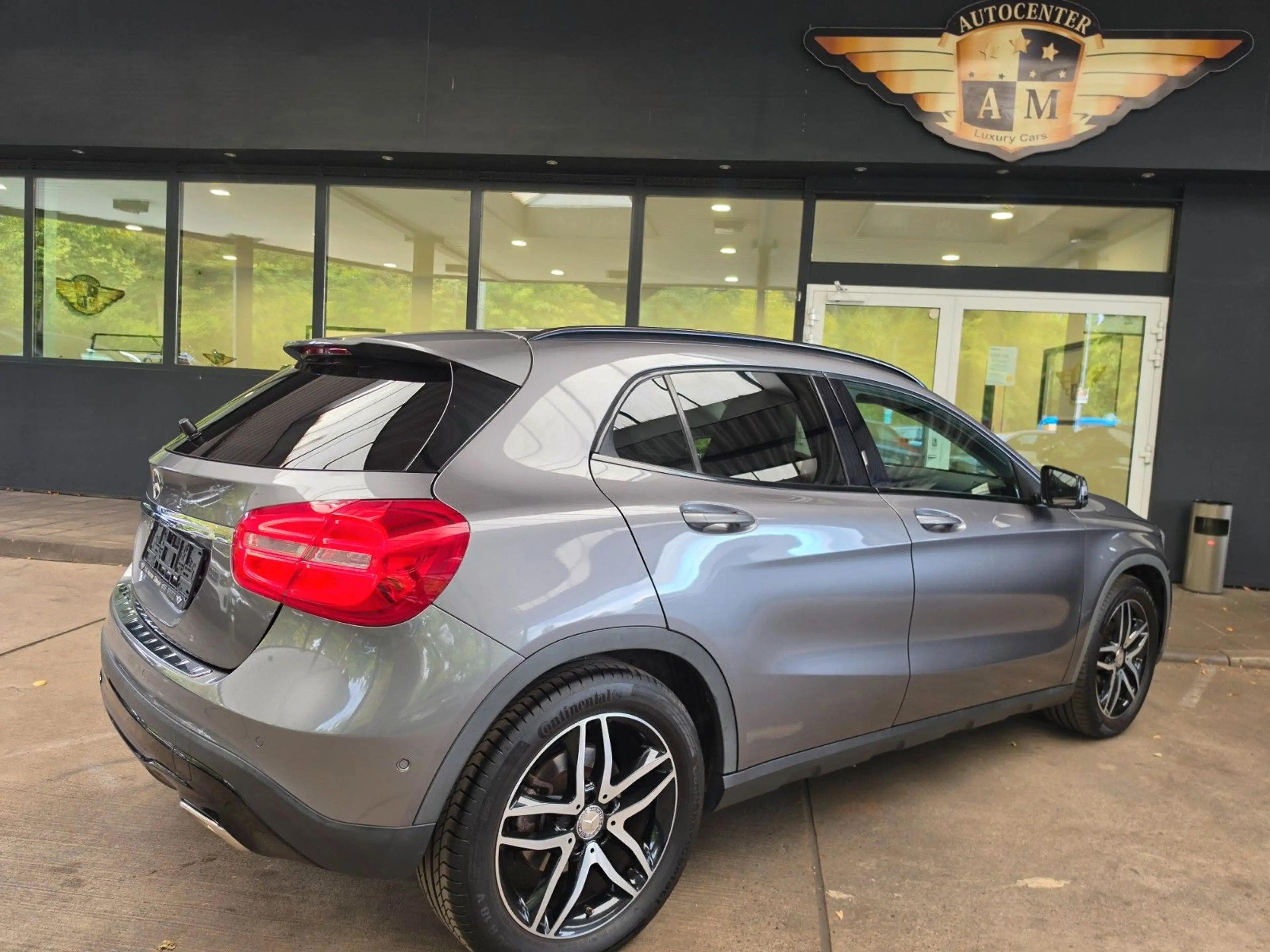 Mercedes-Benz GLA 180 Urban Night/Metallic/Navi/PARK/LM-18" — photo 9