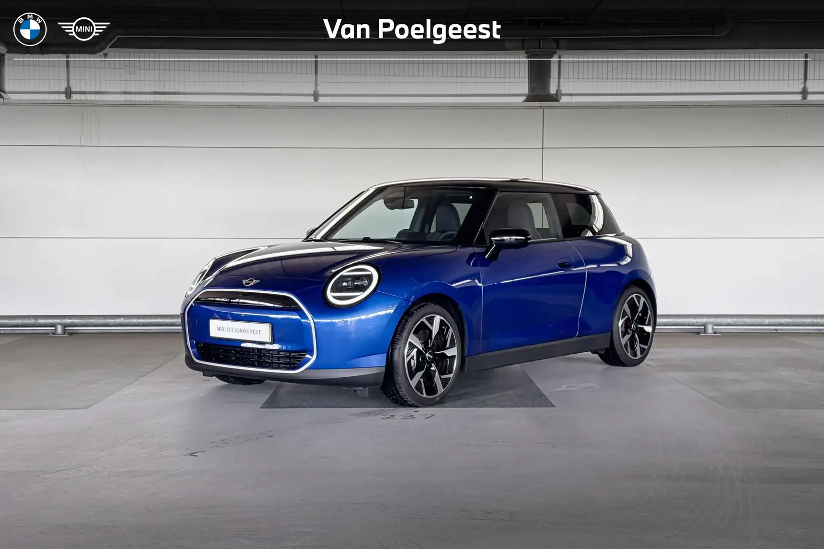 MINI Cooper E 3-deurs Favoured M 40.7 kWh Azul - 1