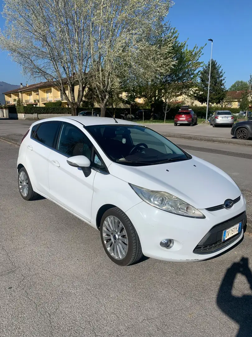 Ford Fiesta 5p 1.4 tdci Titanium - 1