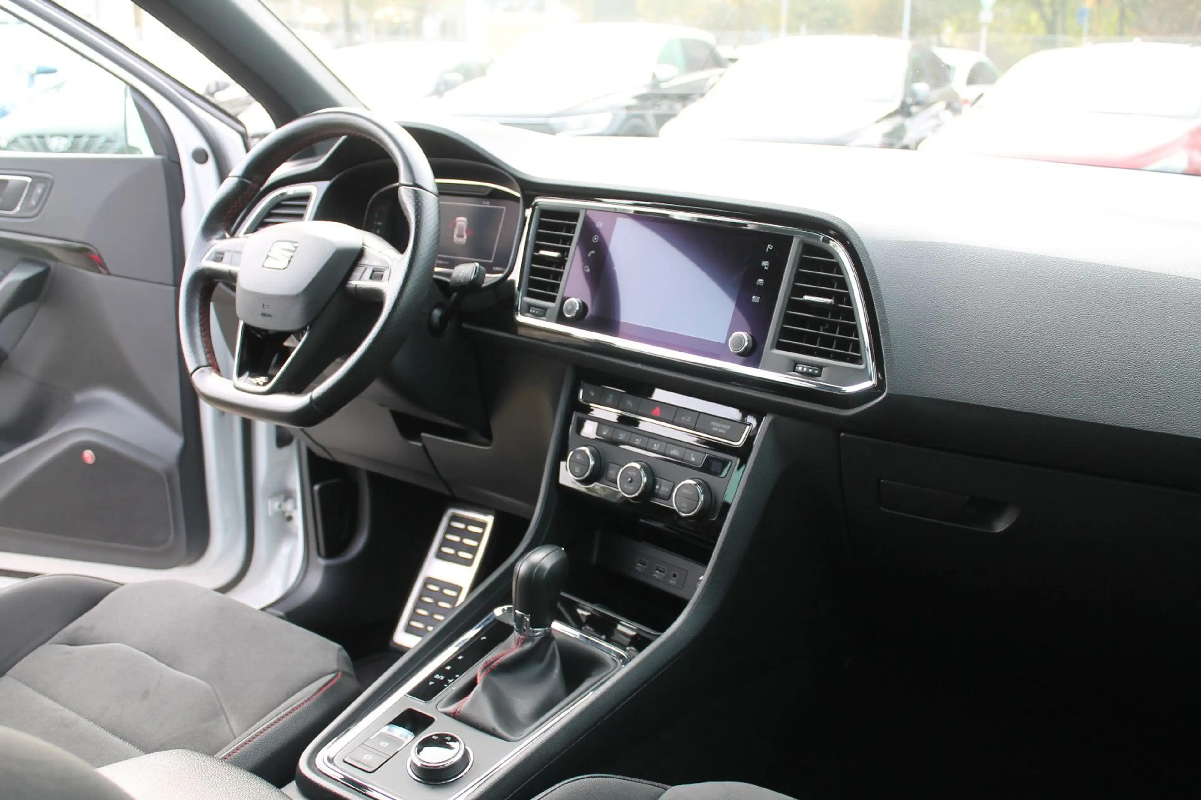 SEAT Ateca FR 4Drive DSG, AHK, LED, Navi, 360°Kamera — photo 11