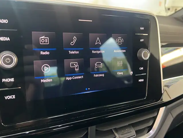Volkswagen T-Roc view 11