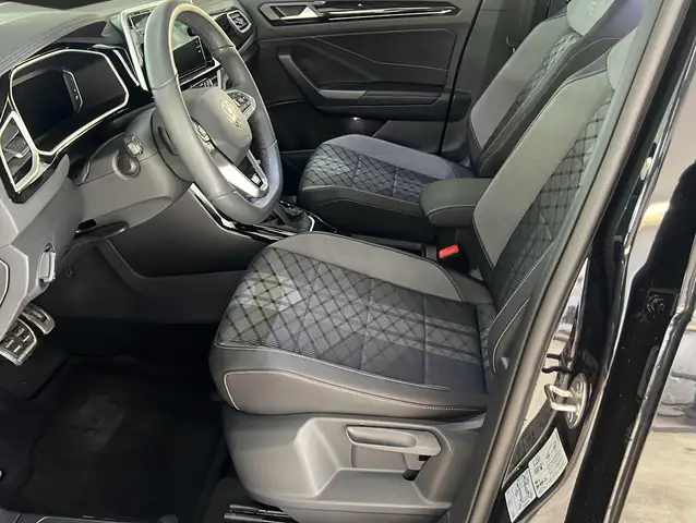 Volkswagen T-Roc view 3