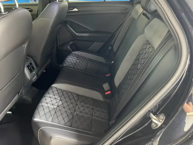 Volkswagen T-Roc view 14