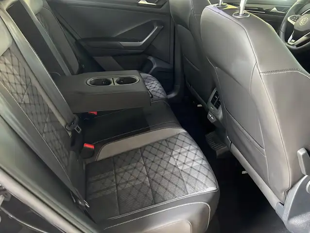 Volkswagen T-Roc view 17
