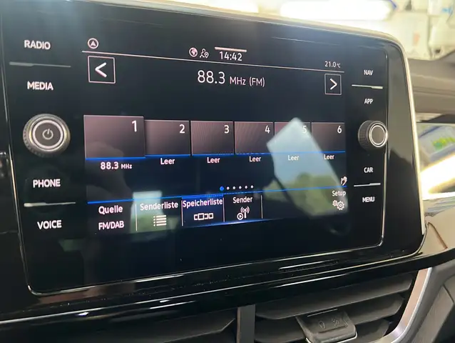 Volkswagen T-Roc view 8