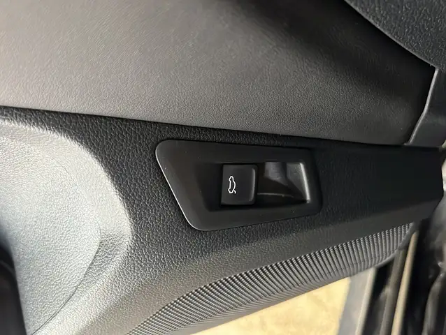 Volkswagen T-Roc view 19