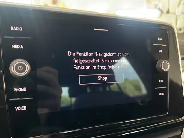 Volkswagen T-Roc view 9