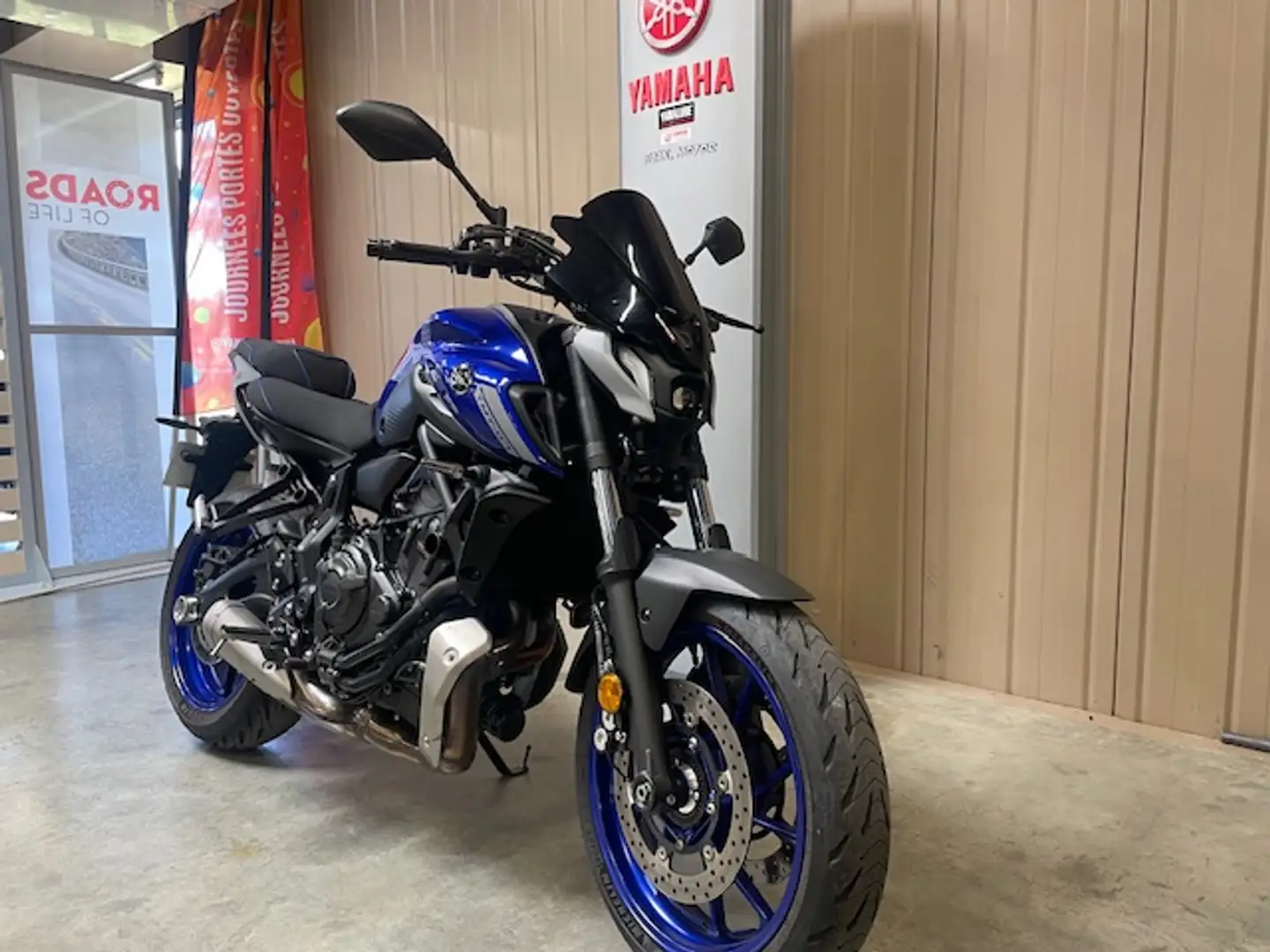 Yamaha MT-07 Bleu - 1