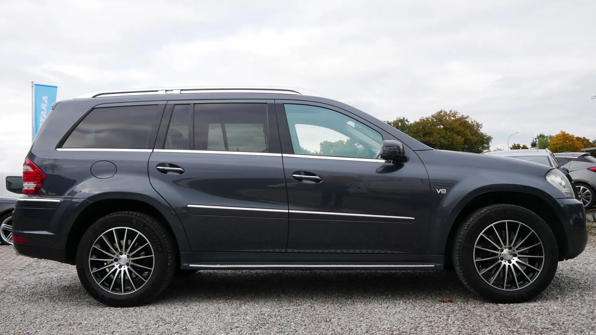 Mercedes-Benz GL 450 4,7 Keyless 7 Sitzer AHK Rückfahr Sitzheiz Navi Grau - 2