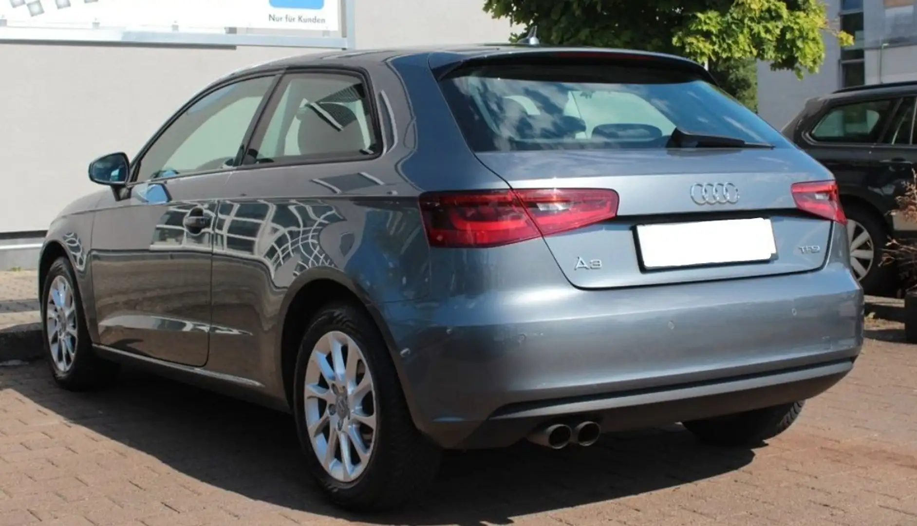 Audi A3 A3 1.2 TFSI Ambition Grijs - 2