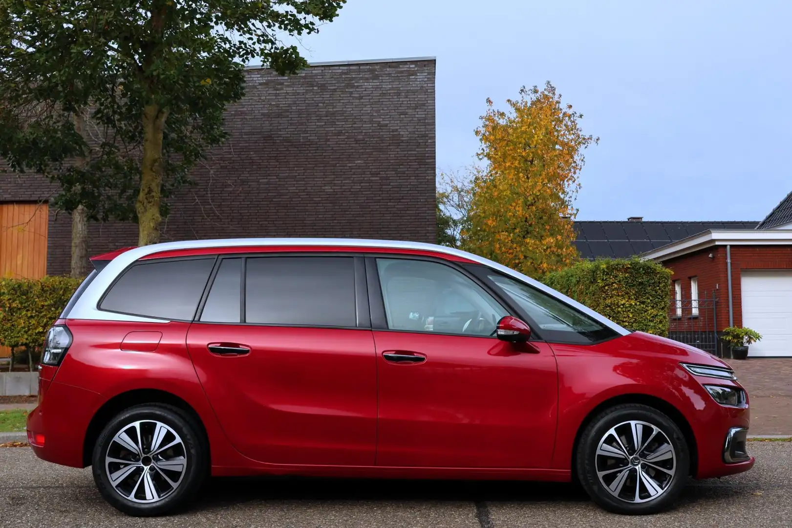 Citroen Grand C4 Picasso 1.6 e-THP Shine | 7-PERSOONS | PANO | NAVI | CLIMA Rood - 2