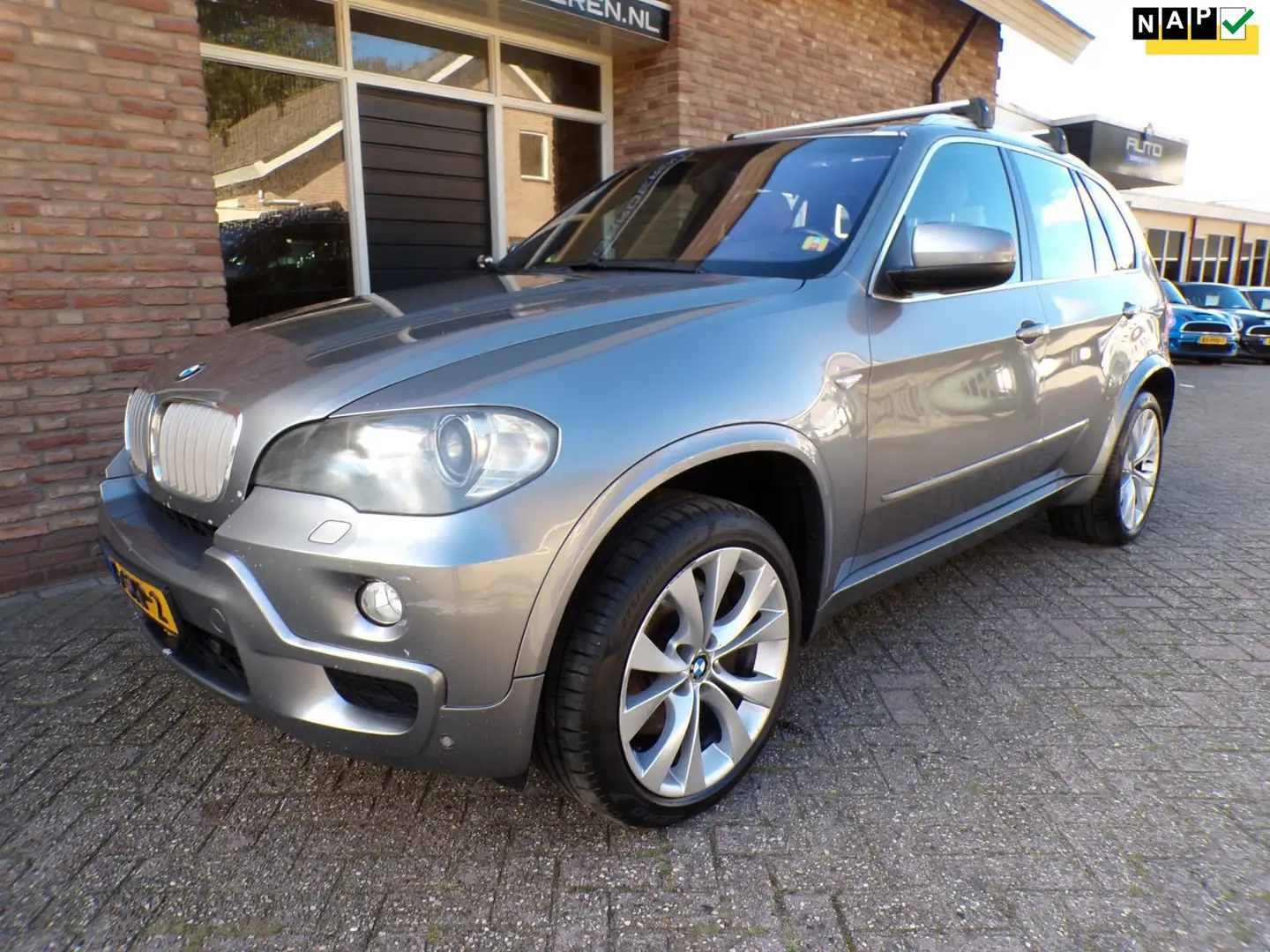 BMW X5 3.0sd High Executive Automaat / Leder / Panoramada Grijs - 1
