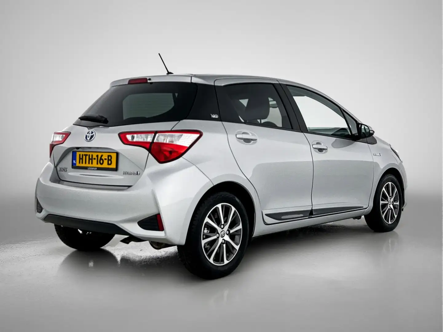 Toyota Yaris 1.5 Hybrid Y20 Limited | Achteruitrijcamera | Meta Grijs - 2