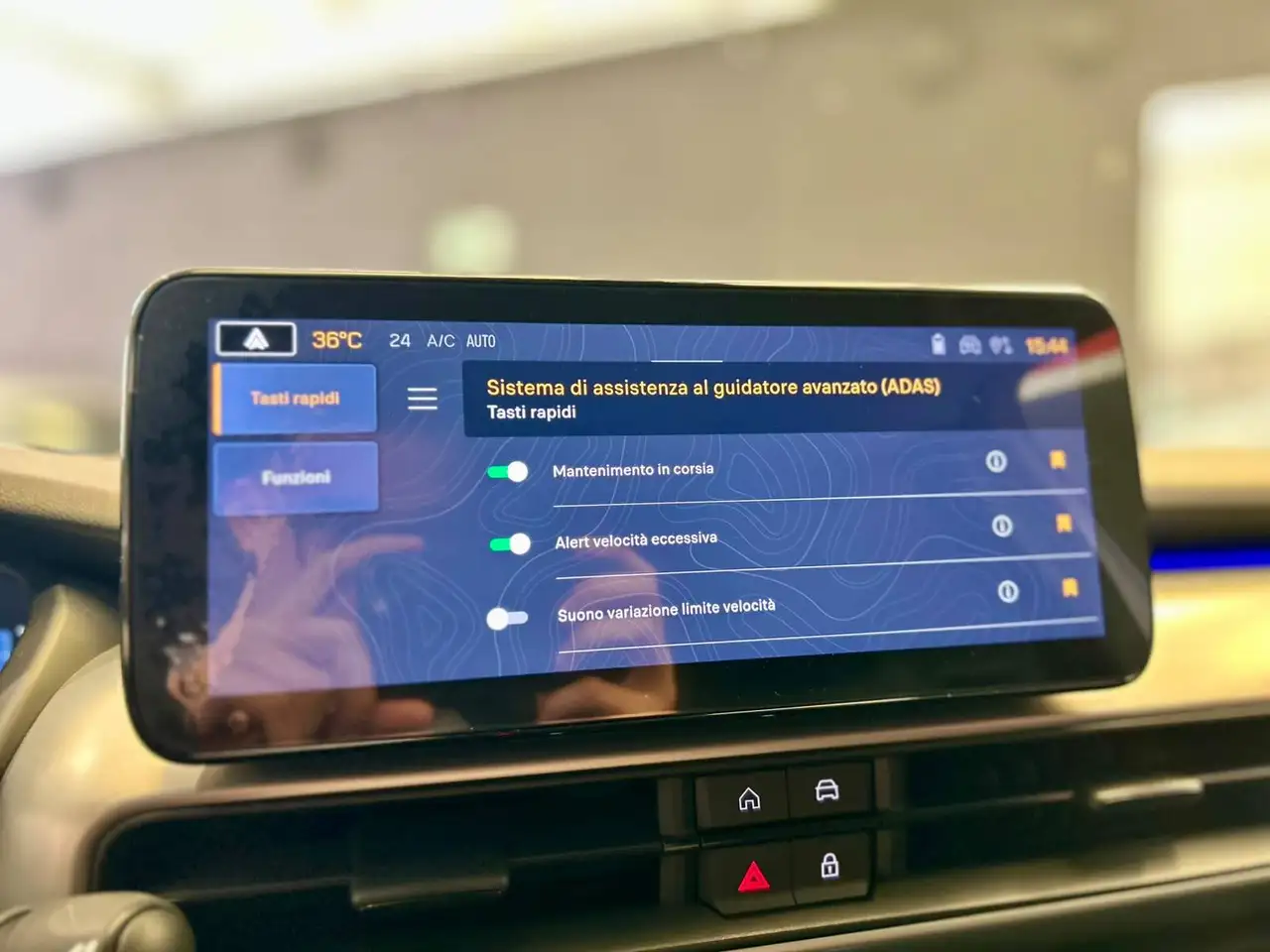 Jeep Avenger 1.2 turbo e-hybrid Summit 110cv edct6, миниатюра 15