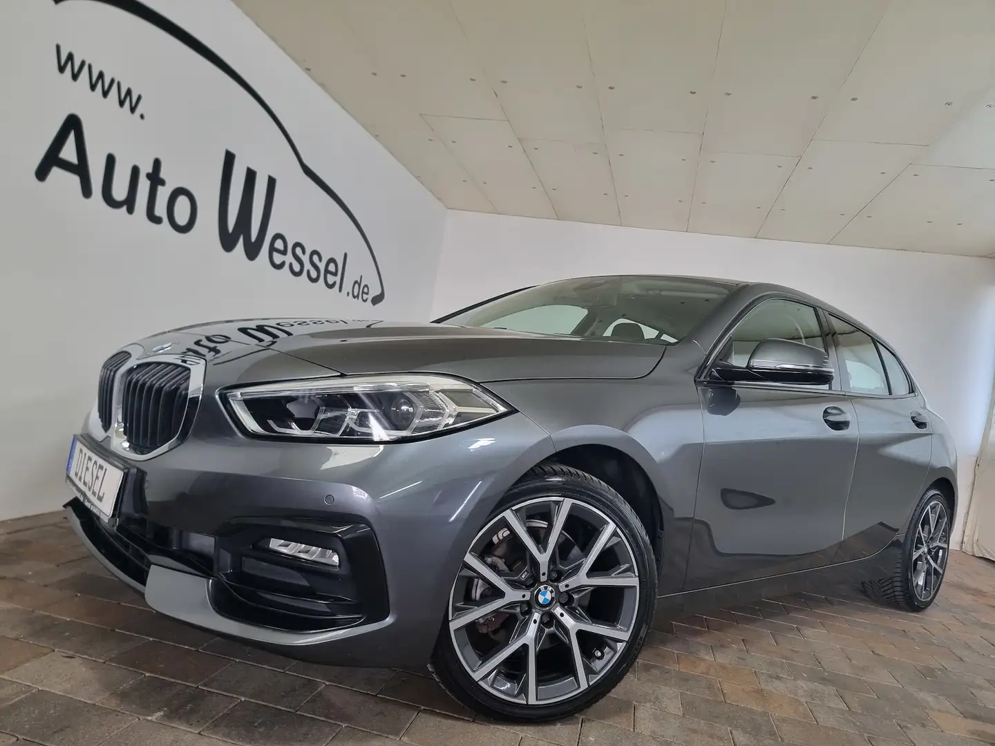BMW 118 118d Sport Line LED AHK LiveCockpit Shadow-Line Gris - 1