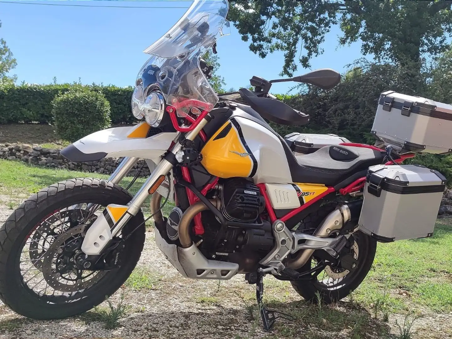 Moto Guzzi V 85 TT evocative graphic Giallo - 1