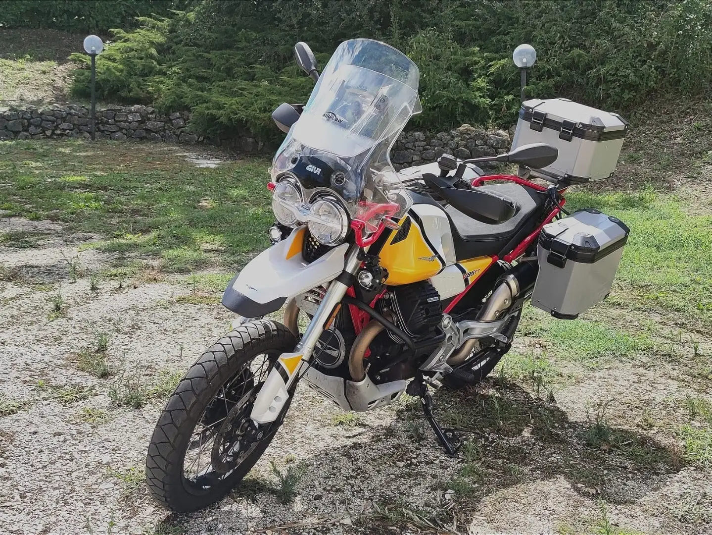 Moto Guzzi V 85 TT evocative graphic Giallo - 2